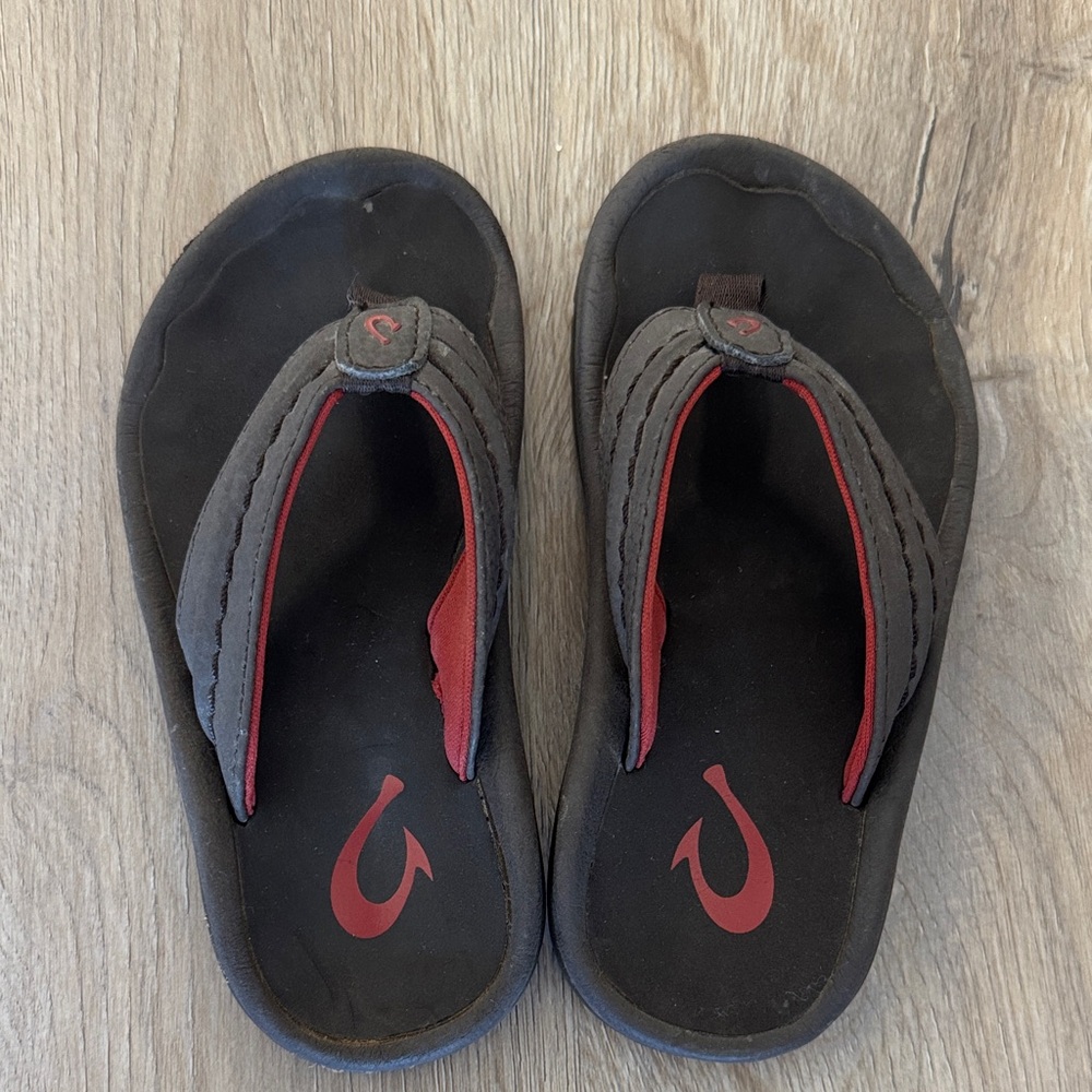 OluKai Black and Red Kids Flip Flops